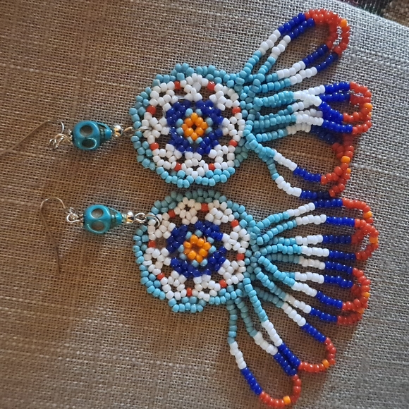 American Indian Style Hand Beaded Earrings - Picture 3 of 4
